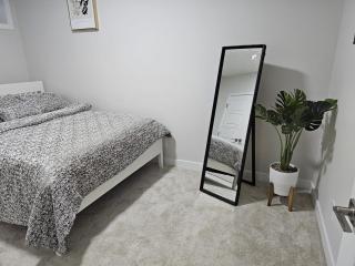Brand-New Guesthouse-2bedrooms - Calgary - 8