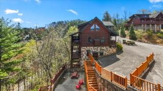 Rustic Cabin w Modern Comfort Minutes from Parkway - Pigeon Forge - 5