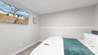 Modern Family Home with Three King Beds Near VA & Anschutz - Aurora - 8