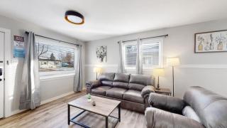 Modern Family Home with Three King Beds Near VA & Anschutz - Aurora - 1