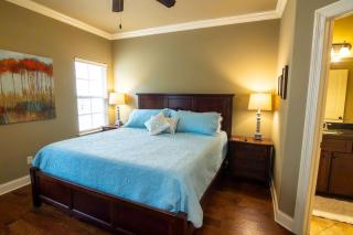 Mins to Ole Miss Private Yard Communal Pool Grill - 8