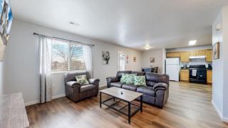 Great Two King Bed Rooms Near Airport Ideal Stay - 9