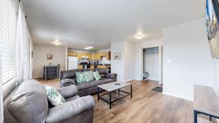 Great Two King Bed Rooms Near Airport Ideal Stay - 7