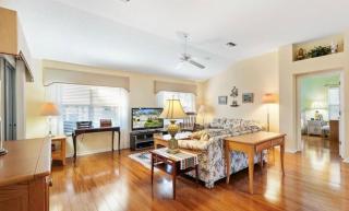A charming 2bed 2bath designer home in the Villages - 1