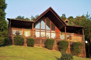 Hooked In The Smokies 2 - Sevierville - 0