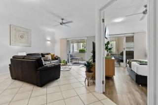 Cozy 3-Bedroom Oasis with Pool Access in Cairns - Cairns - 5