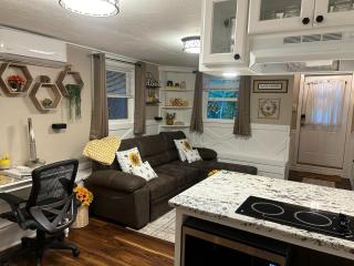 The Hive - Unique Themed Getaway - Billerica - 1