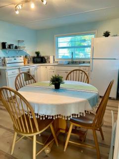 Cozy House - 2beds & 1 bath - 4