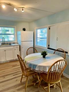 Cozy House - 2beds & 1 bath - 8