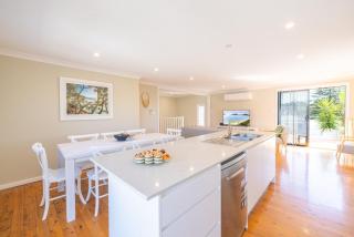 Robinson Retreat, 3 Robinson St - 4 bedrooms, 2 bathrooms, air con and Wi-Fi - Anna Bay - 7