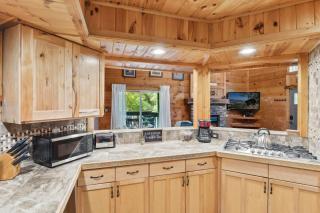 3mil to Dwnt Gtbg 3Beds 2 Bath HotTub Fireplace Arcade Fire Pit - 4