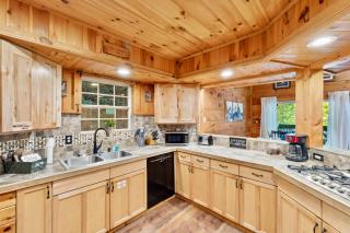3mil to Dwnt Gtbg 3Beds 2 Bath HotTub Fireplace Arcade Fire Pit - 2