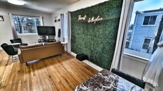 Hilltop Hangout in Washington DC - 8