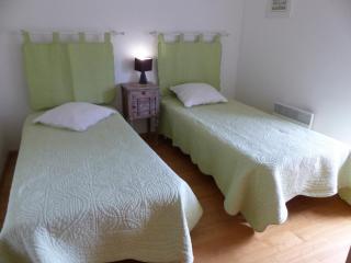 Gîte spacieux avec jardin, terrasse, BBQ et cheminée - FR-1-489-4 - Chirat-lʼÉglise - 4
