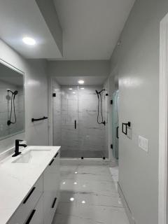 Modern 1BR 1BA Condo - Pool - 5 minutes to Aventura Mall, Sunny Isles Beach, 10 min to beach - Aventura - 3