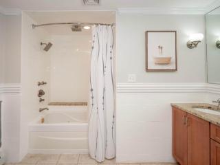 Jennifer's Riverfront Foundry Apartment Downtown - 1