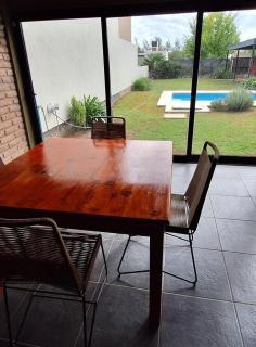 Hermosa Casa Con pileta y quincho - - 2