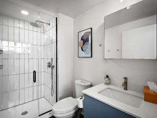 CozySuites NLG - Modern 2BR condo #25 - Minneapolis - 1