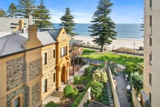 Tide & Pines - Beachfront Comforts by Moseley Square - 1