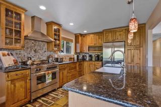 Castle Inspired Home With Amazing Vineyard Views - Hot Tub - Pool Table - Sebastopol - 8