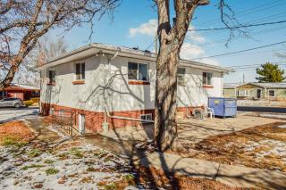 Vibrant & Cozy Two Bedroom Lower Unit King Beds - 8