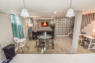 Vibrant & Cozy Two Bedroom Lower Unit King Beds - 1