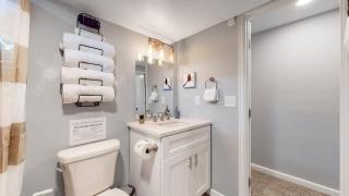 Spacious Lower Unit Updated Two King Beds in Denver - 5