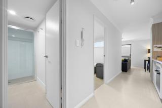 Sun Sand & Style Cozy 2BR Coastal Retreat in Rockingham - Rockingham - 4