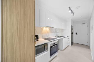 Sun Sand & Style Cozy 2BR Coastal Retreat in Rockingham - Rockingham - 2