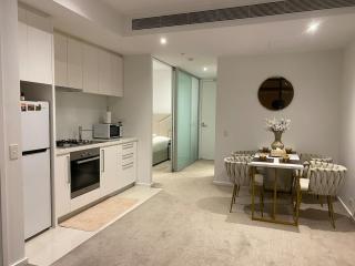 Luxury Prima Pearl Across Crown - Melbourne - 8