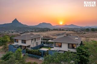 StayVista at Daisy Hill with Pool, Gazebo, Wi-Fi - Ghoti Budrukh - 0