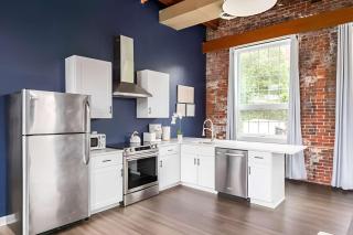 Jennifer's Riverfront Loft Apartment Historic Building - Providence - 9