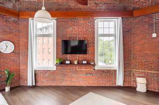 Jennifer's Riverfront Loft Apartment Historic Building - Providence - 7