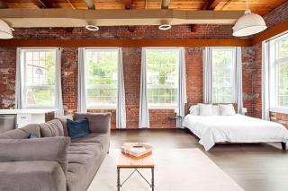 Jennifer's Riverfront Loft Apartment Historic Building - Providence - 2
