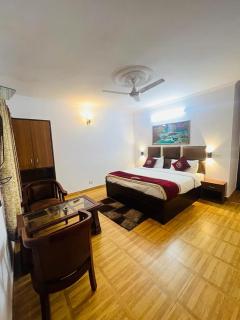 The Ambience Hills near to KAICHI DHAM BHOWALI Nainital - Private Parking - Garden - Valley view rooms - Nainital - 2