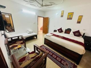The Ambience Hills near to KAICHI DHAM BHOWALI Nainital - Private Parking - Garden - Valley view rooms - Nainital - 8