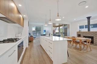Bateau Bay Retreat - 1