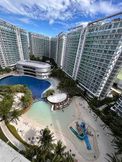 Beach & Pool View Condotel Staycation at Azure with PS4 - 8