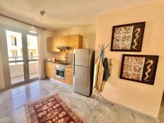 Mediterranean Escape - Steps from the Beach - Limassol - 7