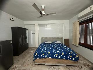 Home Stay S G highway - Ahmedabad - 4