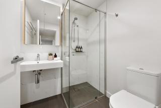Million Dollar Views with King Bed, Pool, Gym, WiFi - Brisbane - 4