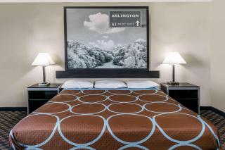 Super 8 by Wyndham Arlington Near AT&T Stadium - 1