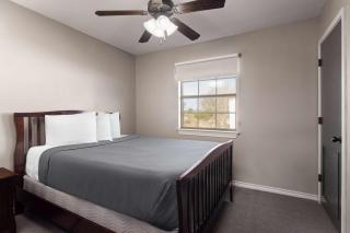 Eagle's Den Suites Kenedy a Travelodge by Wyndham - Kenedy - 1