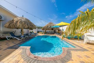 NEW Indulge in Island Bliss at 6BR Casa Soluna by Bocobay - Noord - 0