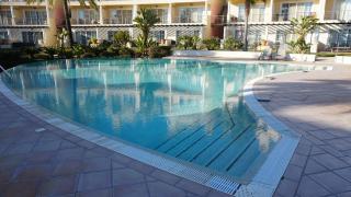 Modern 4 bedrooms with all enusuits Spacious amazing views with 4 swimming pools - Quarteira - 2