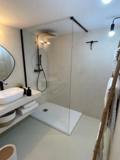 cala luna spa vue mer , clim, à 50m de la plage , literie luxe , entièrement équipé - 2