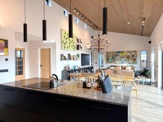 Bakkar Luxury Lodge - Ásborgir - 0