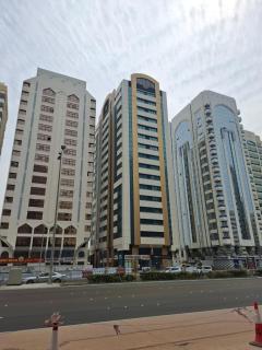 Thrifty Shared Toilet Room - Abu Dhabi - 4
