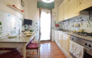 Pet Friendly Apartment In Viareggio With Wifi - Viareggio - 5