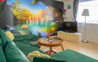 Pet Friendly Apartment In Harøy - Steinshamn - 7